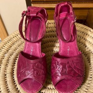 Leather sandals -size7